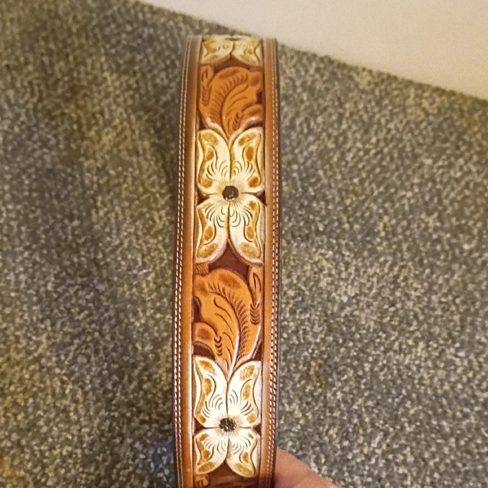 Justin boot embossed Tooled  Western Leather Belt Size 40 Tan Brown Cream Colors